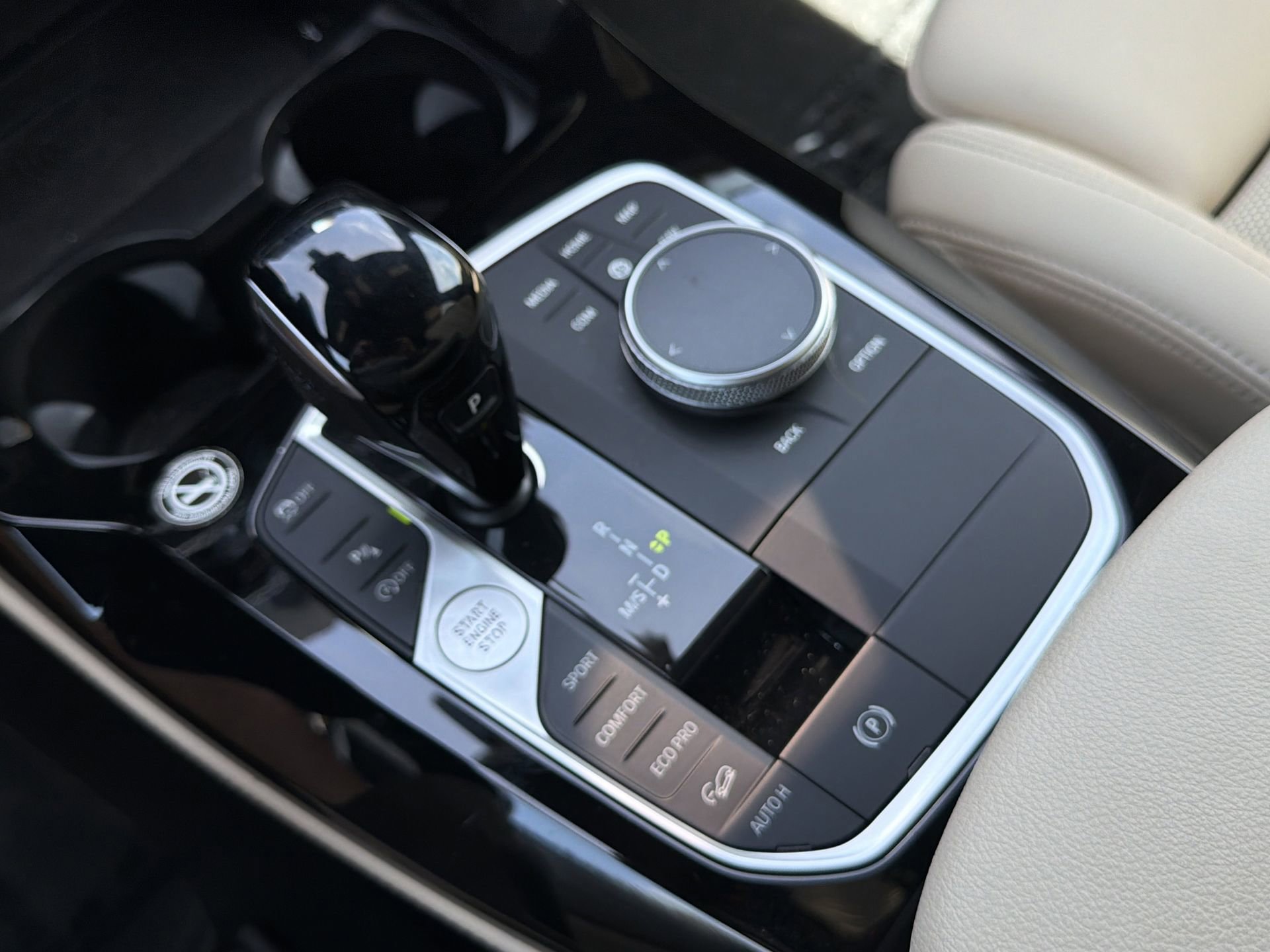 Certified 2025 BMW X4 xDrive30i w/ Premium Package image 33