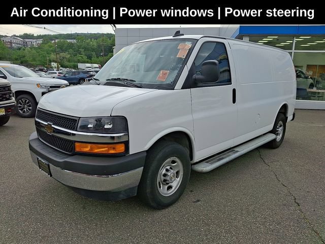 Used 2025 Chevrolet Express 2500 w/ Driver Convenience Package RWD image 3