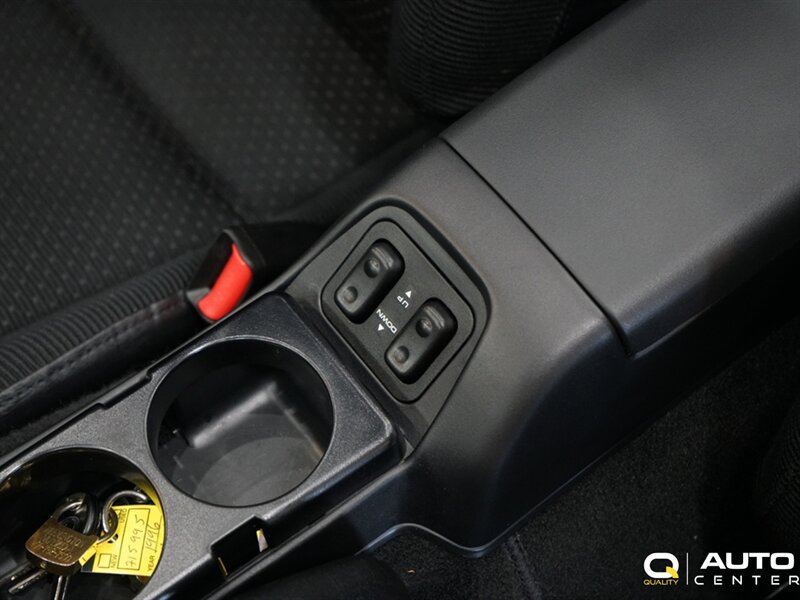 Used 1996 MAZDA MX-5 Miata RWD image 32