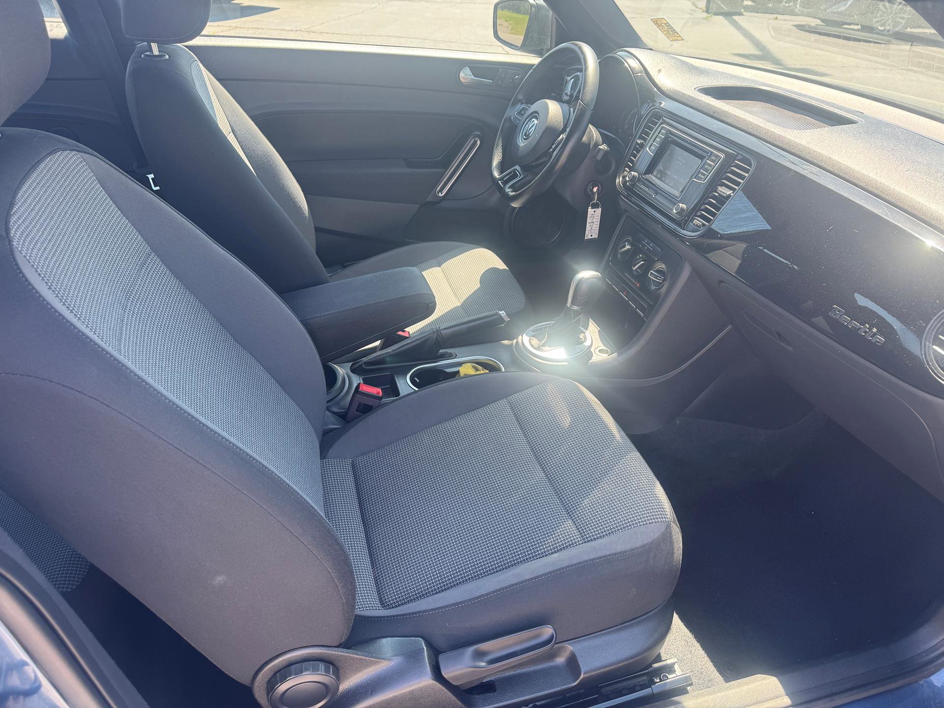 Used 2018 Volkswagen Beetle 2.0T Coast FWD image 11