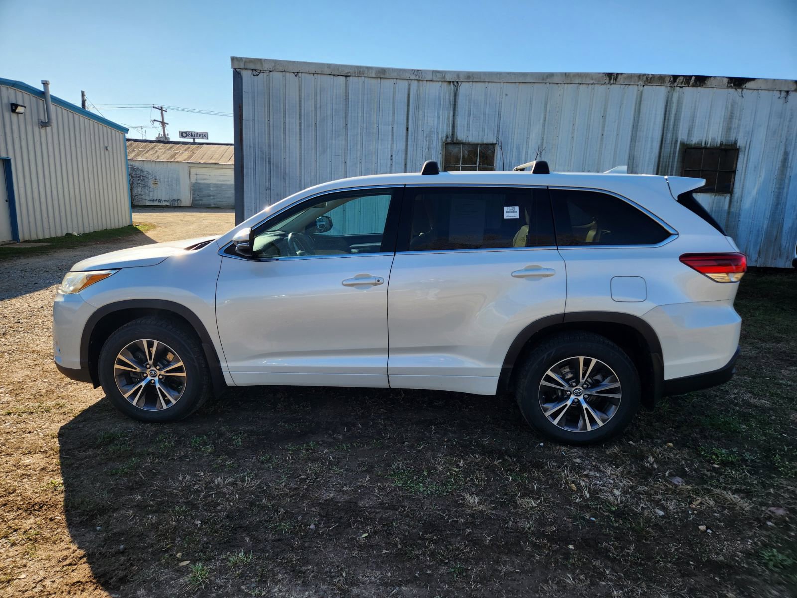 Used 2018 Toyota Highlander FWD V6 image 4