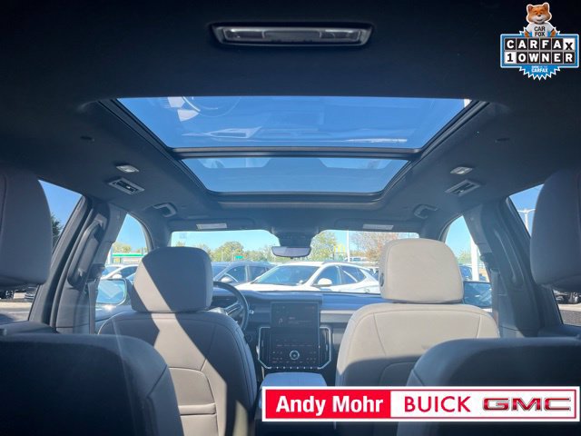 Used 2026 GMC Acadia Elevation w/ Elevation Premium Package FWD image 13