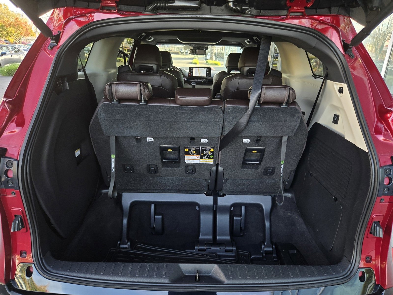 Certified 2022 Toyota Sienna Platinum image 27