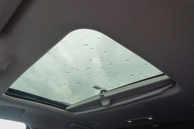 Used 2017 GMC Acadia SLT image 23