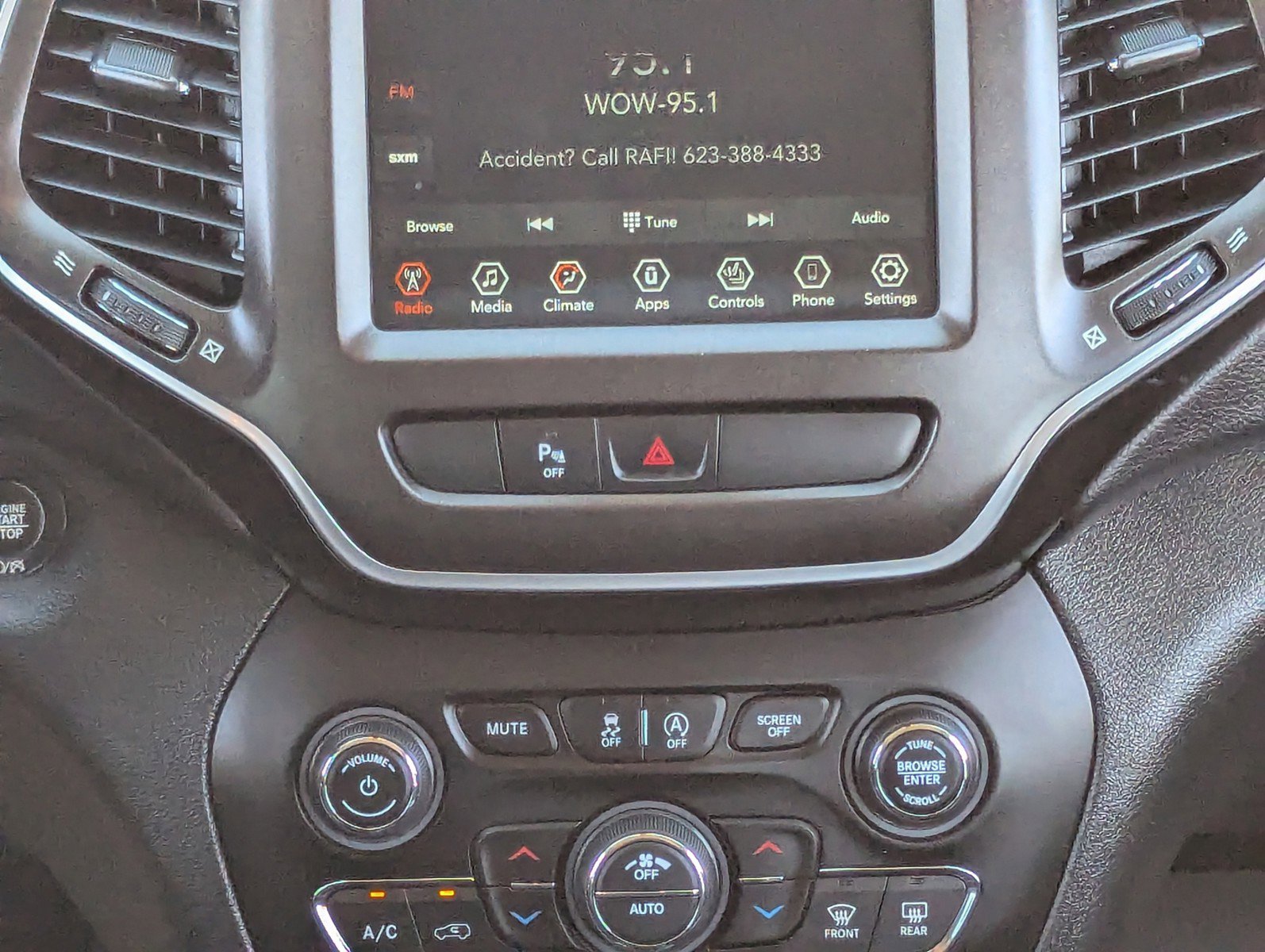 Used 2020 Jeep Cherokee Trailhawk w/ Cold Weather Group image 20