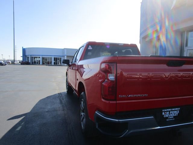 Used 2022 Chevrolet Silverado 1500 LT AWD/4WD image 3