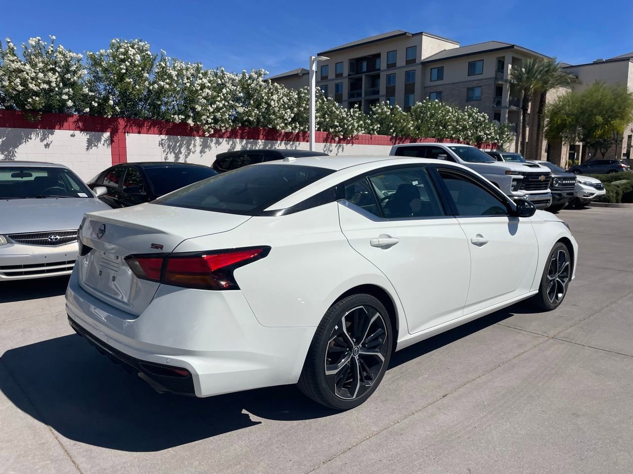 Used 2023 Nissan Altima 2.5 SR image 2