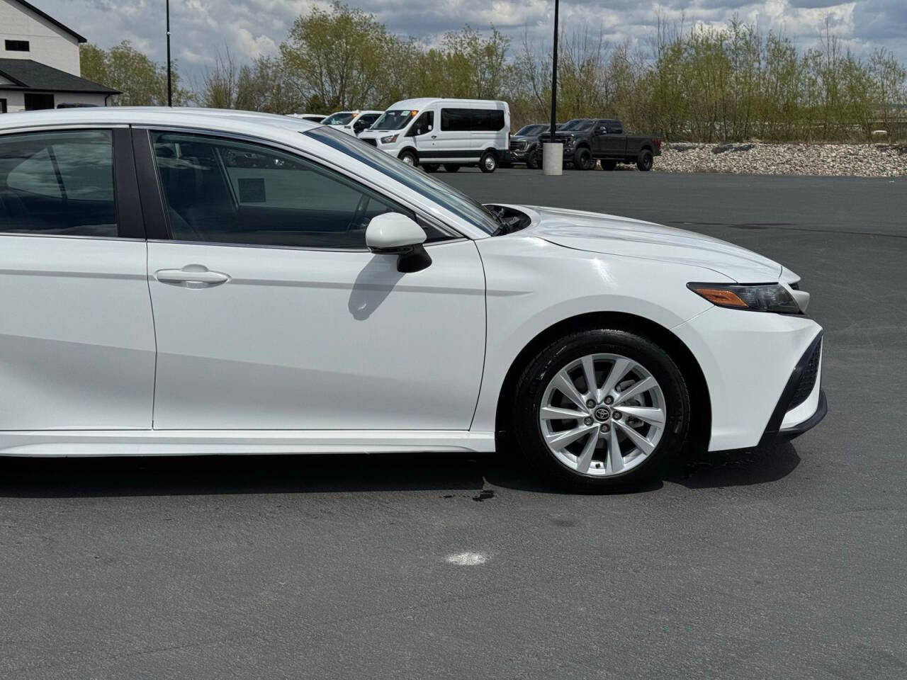 Used 2024 Toyota Camry SE FWD image 4