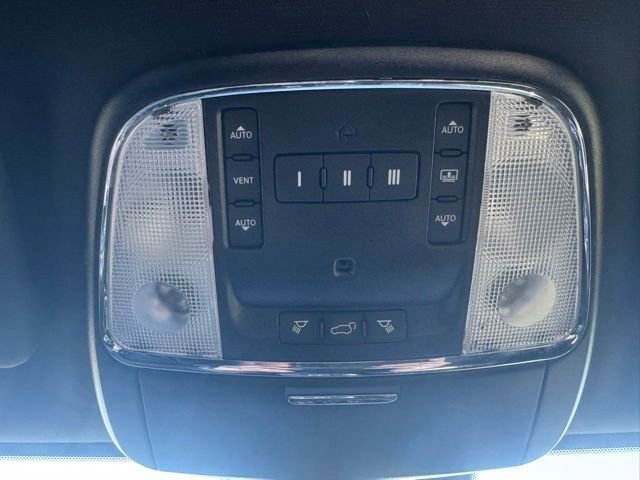 Used 2019 Jeep Grand Cherokee Limited w/ Luxury Group II image 26