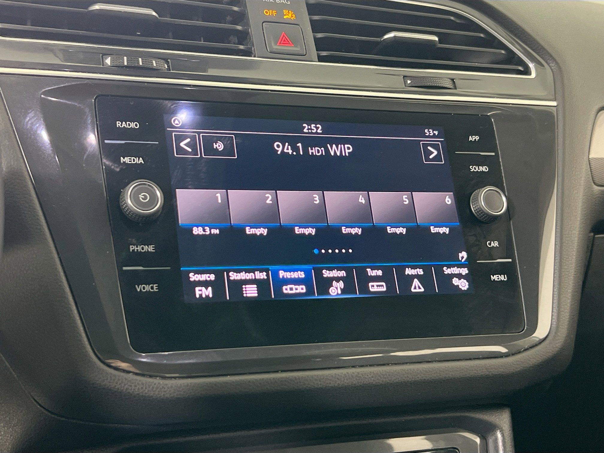 Used 2022 Volkswagen Tiguan SE image 14