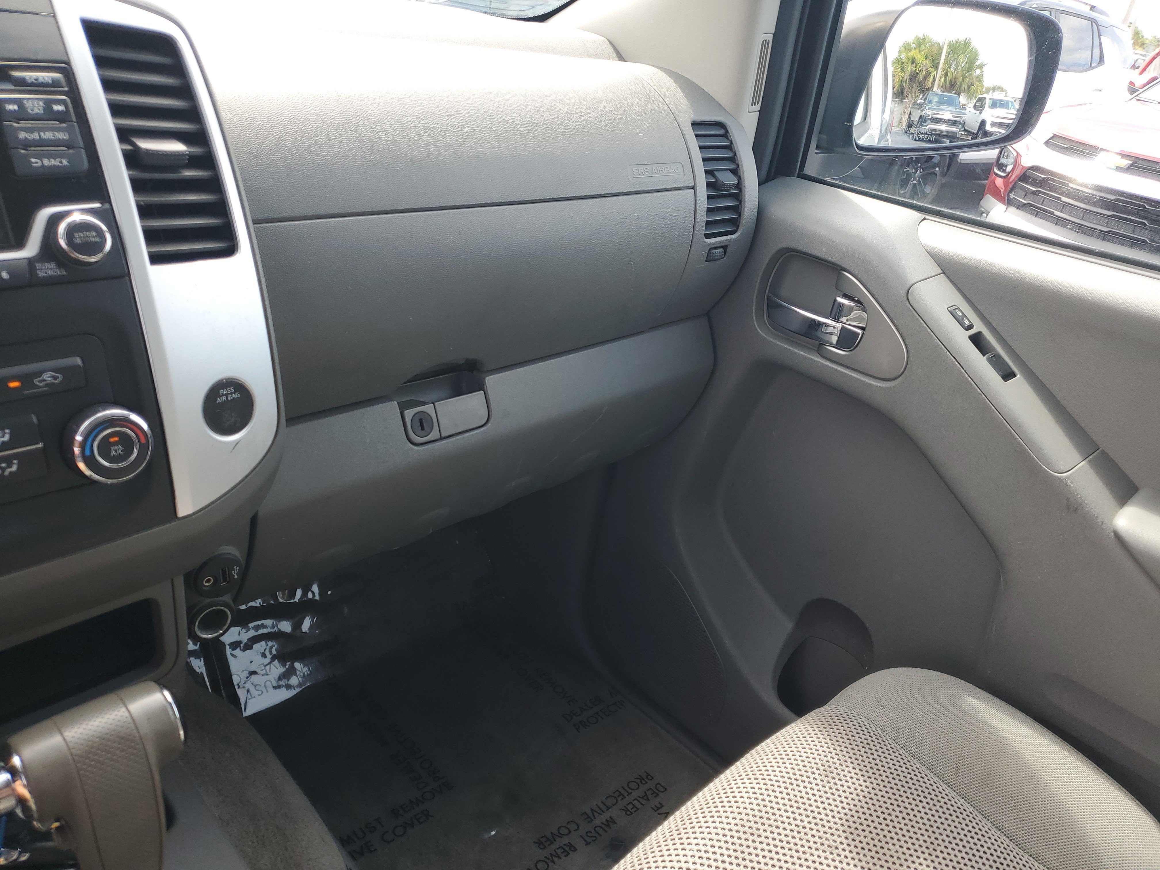 Used 2017 Nissan Frontier SV image 29