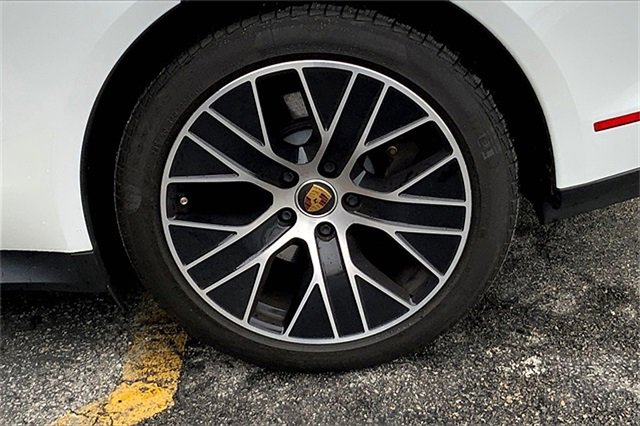 Used 2022 Porsche Taycan image 17