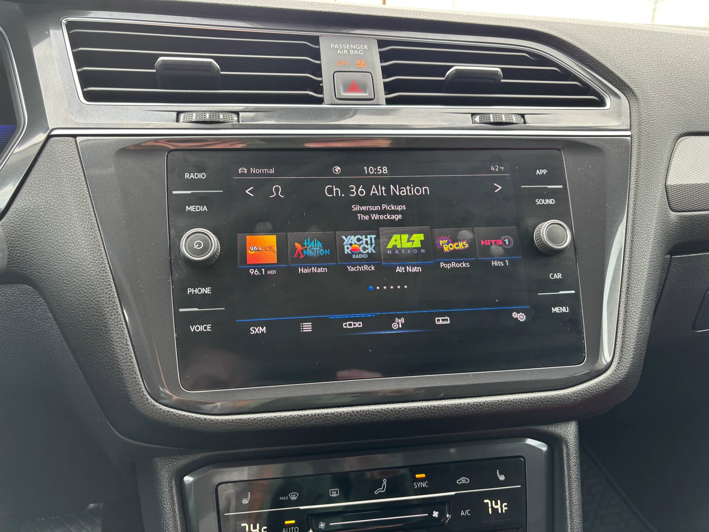 Used 2022 Volkswagen Tiguan SE image 31