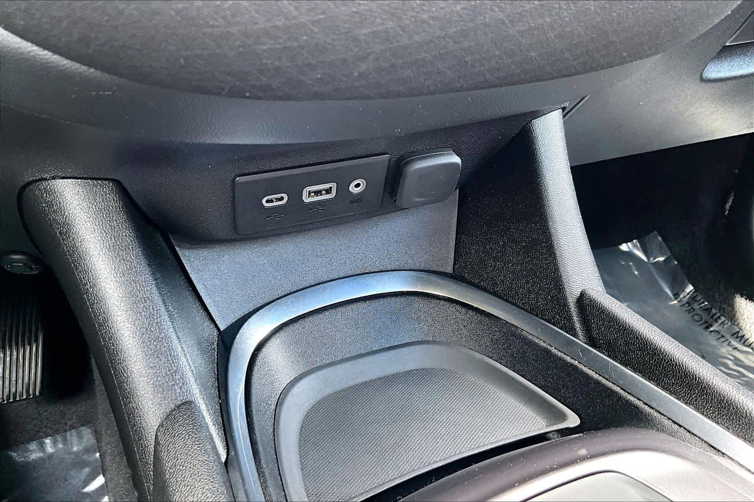 Used 2021 Chevrolet Malibu LT FWD image 35