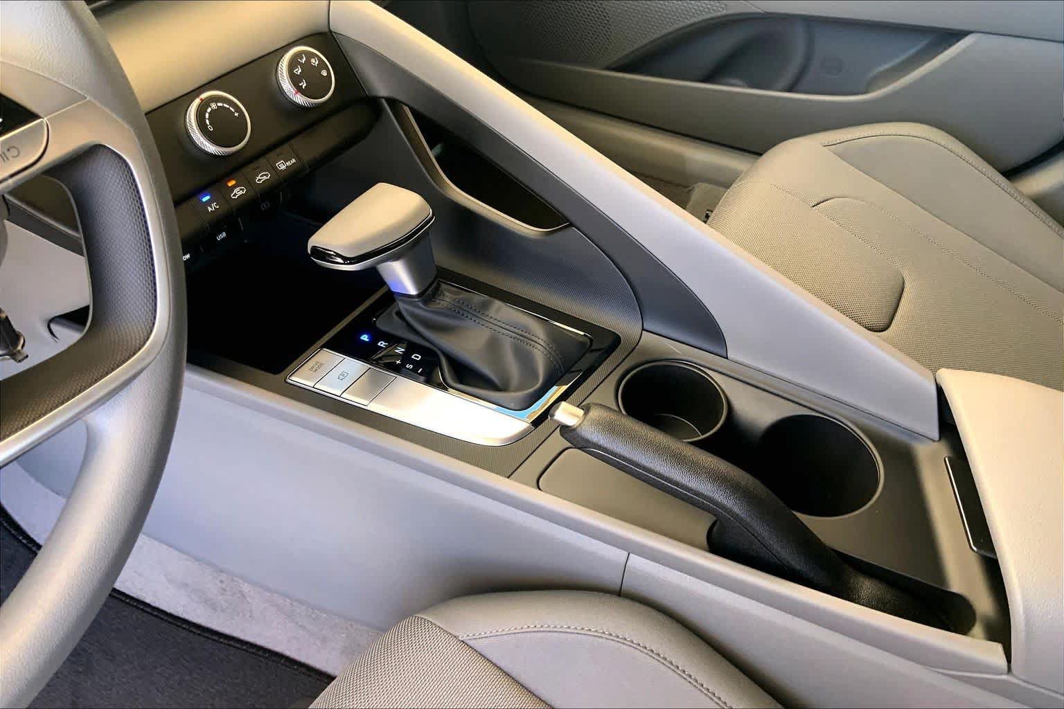 New 2026 Hyundai Elantra SE FWD image 8