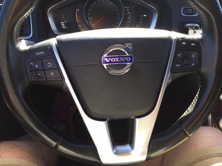 Used 2017 Volvo V60 T5 Cross Country w/ Climate Package image 10