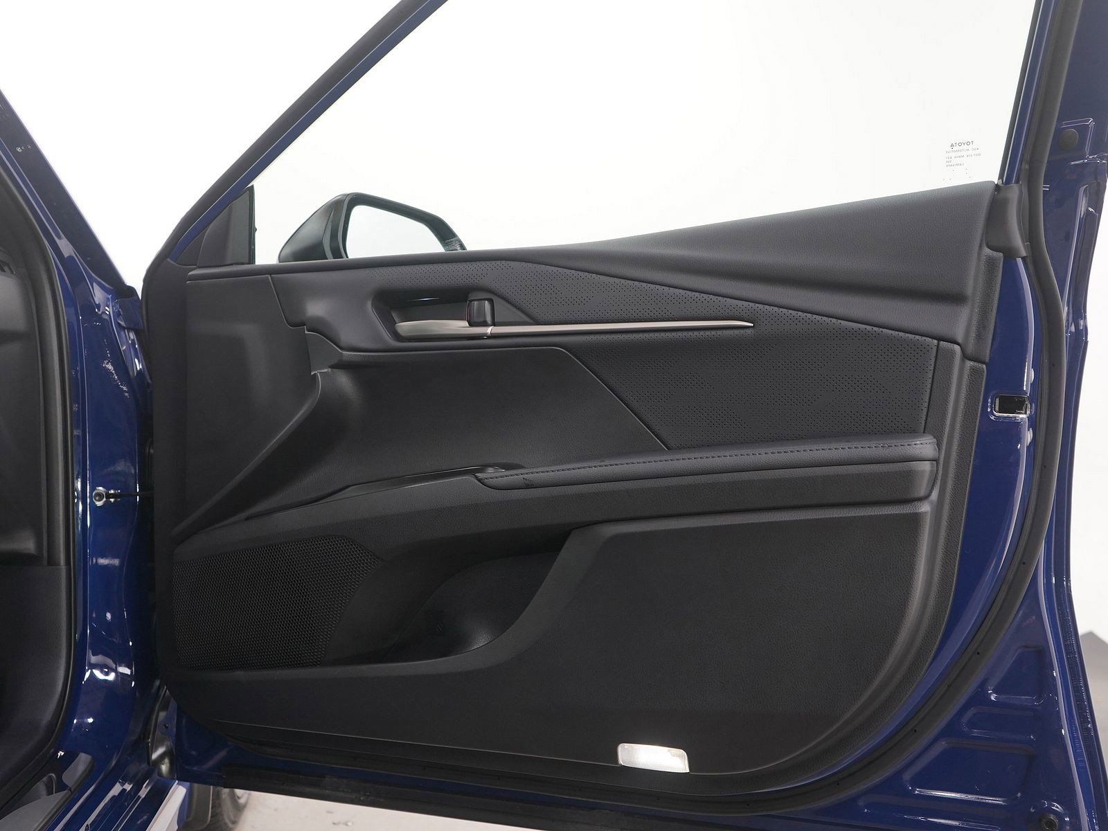 Used 2025 Toyota Camry XSE FWD image 9