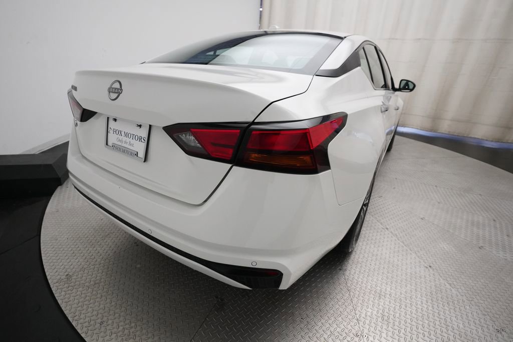 Used 2025 Nissan Altima 2.5 SV FWD image 13