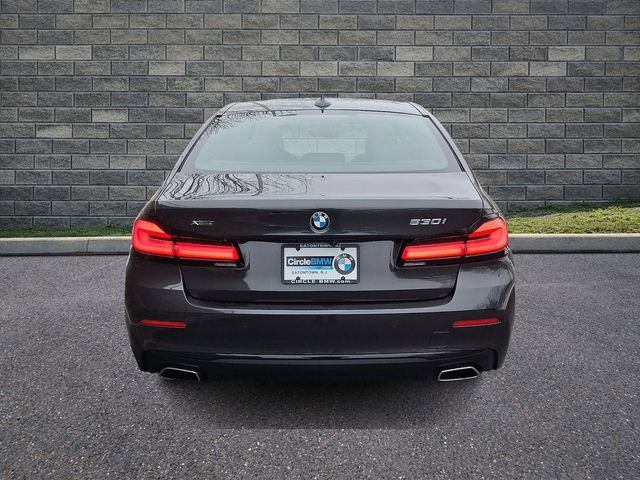 Used 2023 BMW 530i xDrive w/ Premium Package image 5