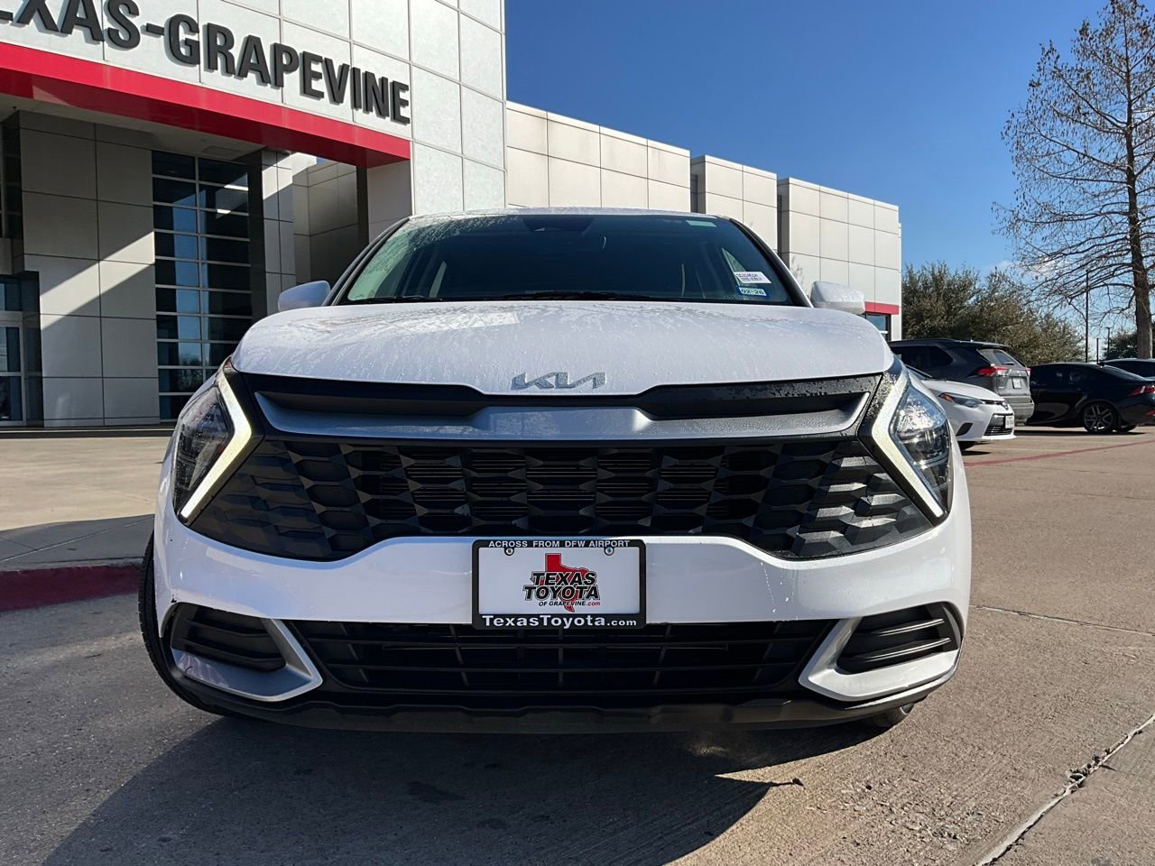 Used 2025 Kia Sportage LX image 3