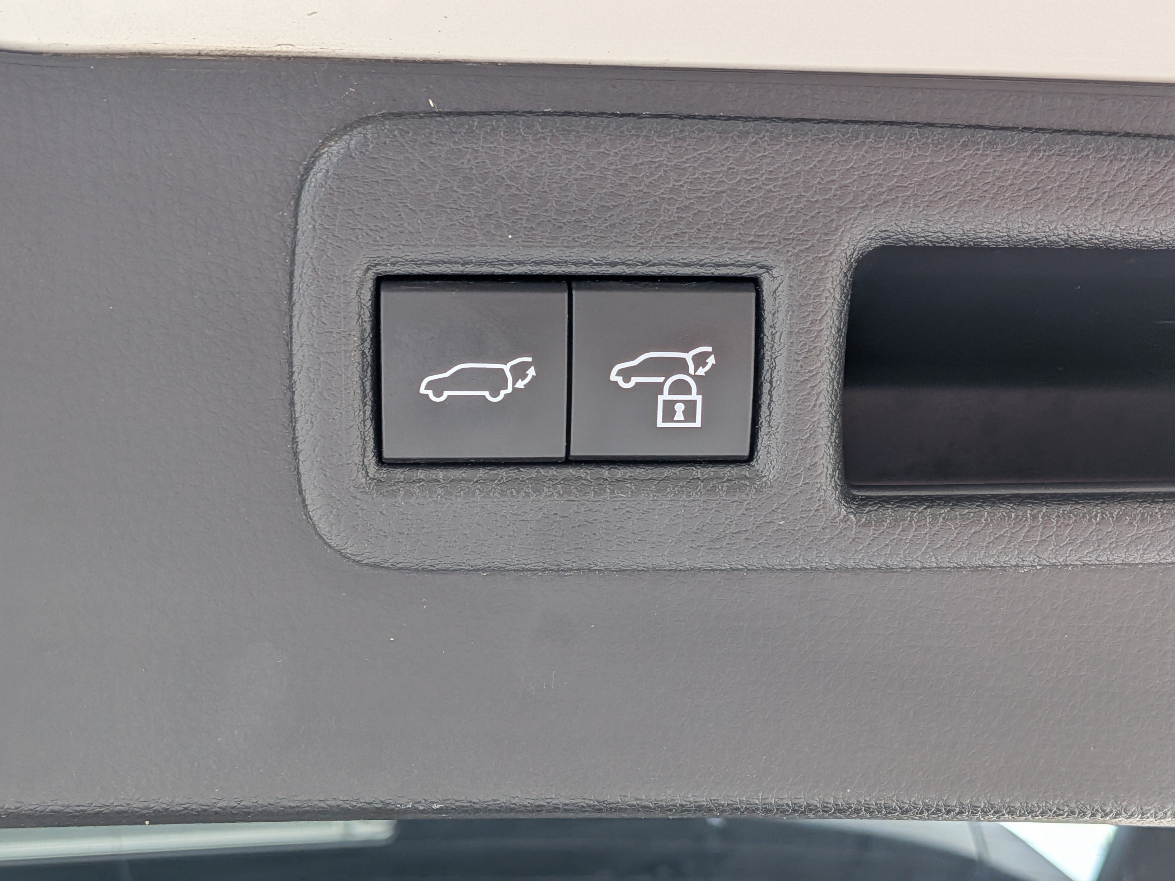 Used 2022 Toyota Venza LE AWD/4WD image 14