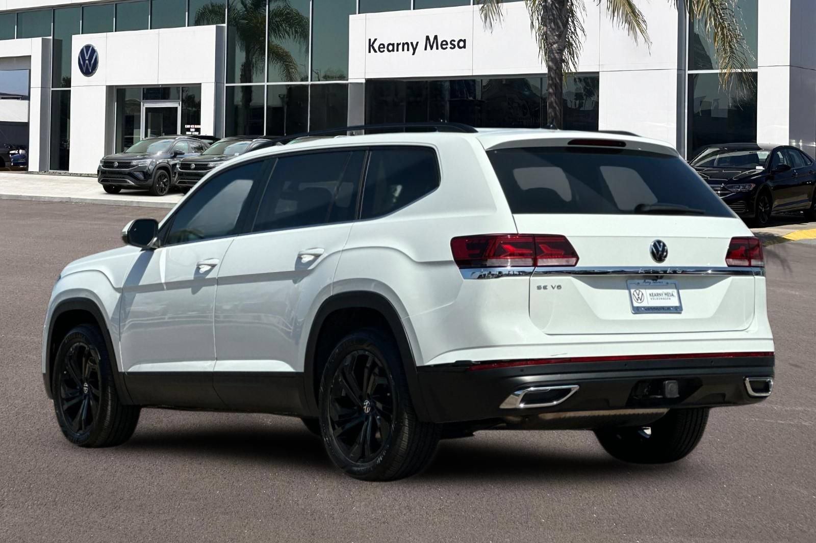 Used 2023 Volkswagen Atlas SE w/ Black Wheel Package FWD image 6