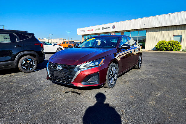Used 2025 Nissan Altima 2.5 SV AWD/4WD image 3