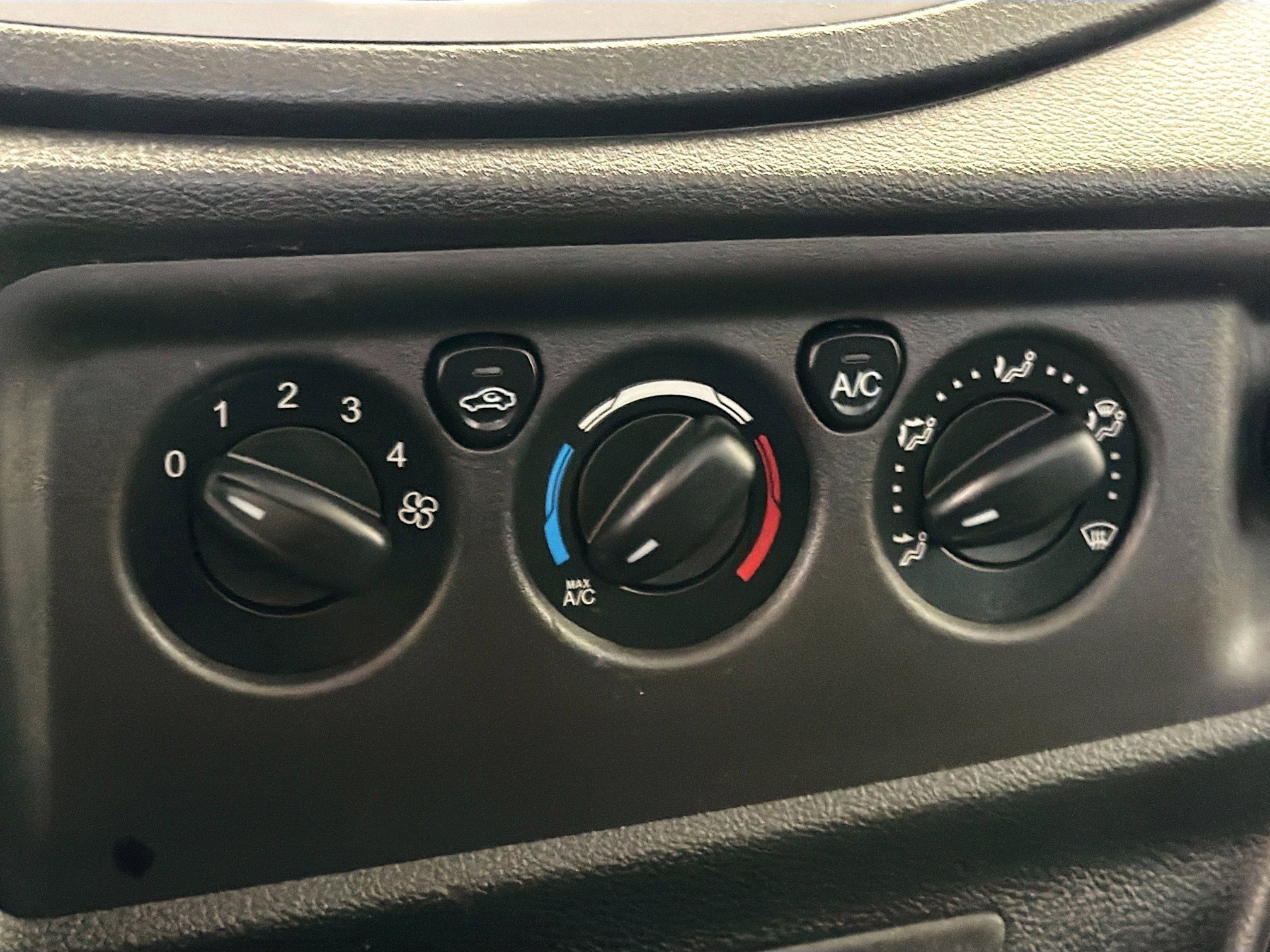 Used 2019 Ford Transit 350 XLT image 10