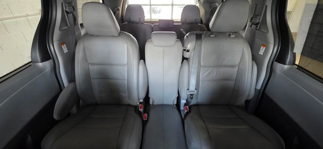 Used 2018 Toyota Sienna XLE Premium image 30