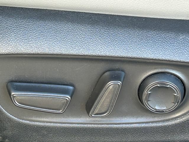 Used 2025 Toyota Sienna XLE image 27