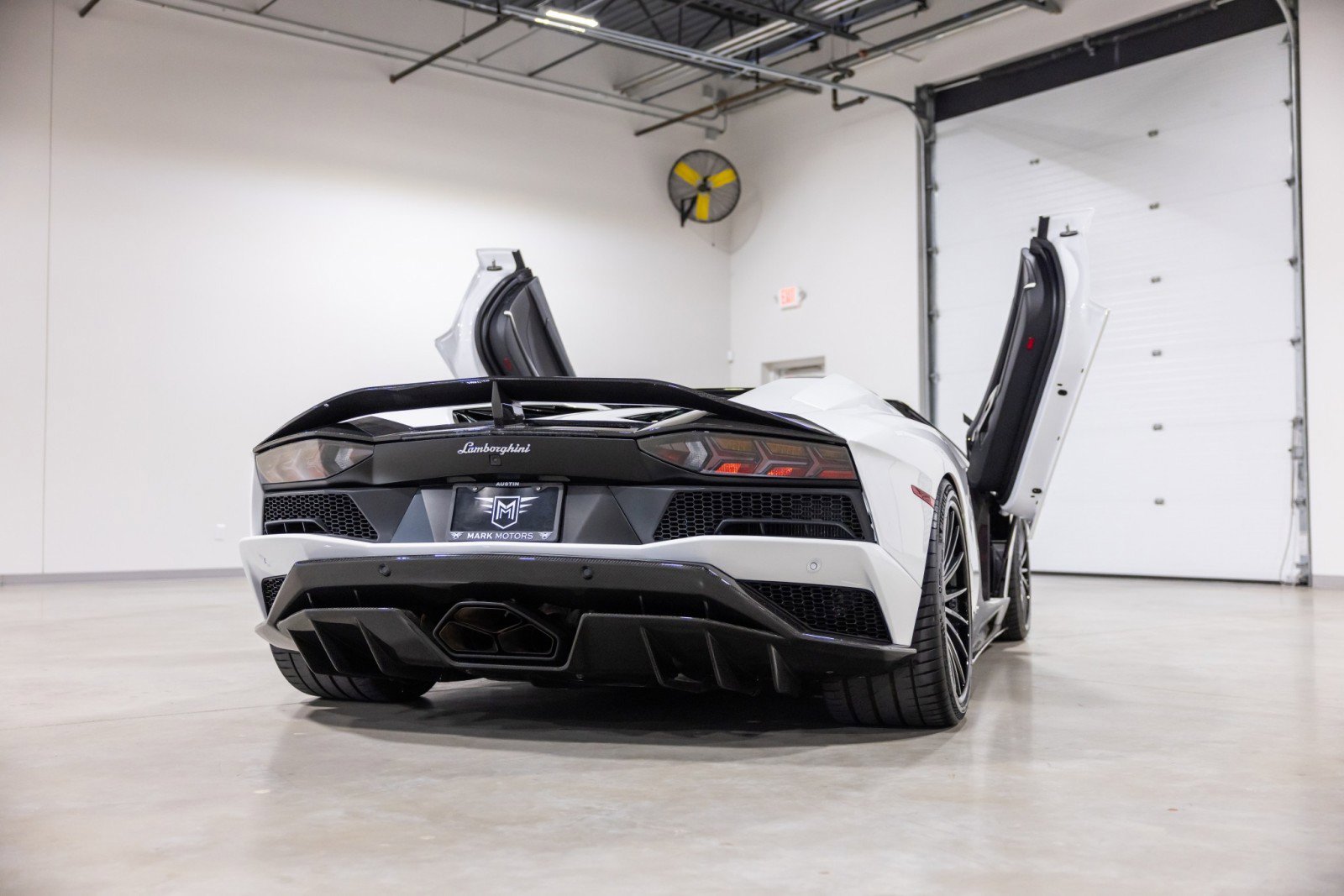 Used 2019 Lamborghini Aventador S image 4