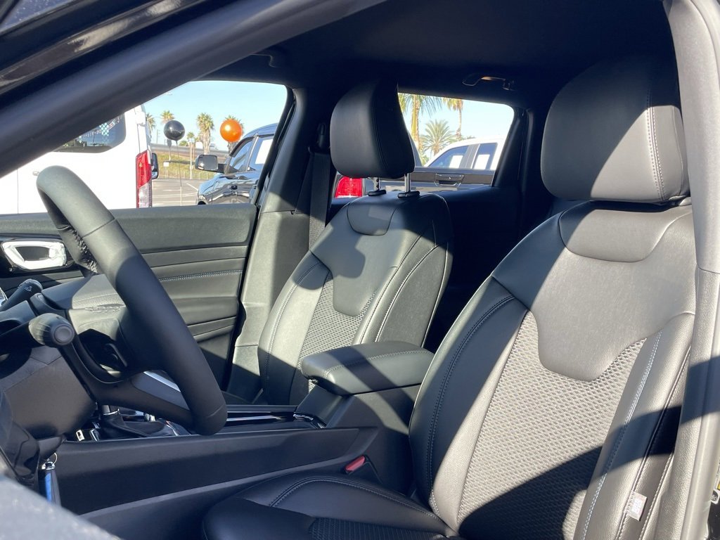 New 2026 Jeep Compass Latitude image 16