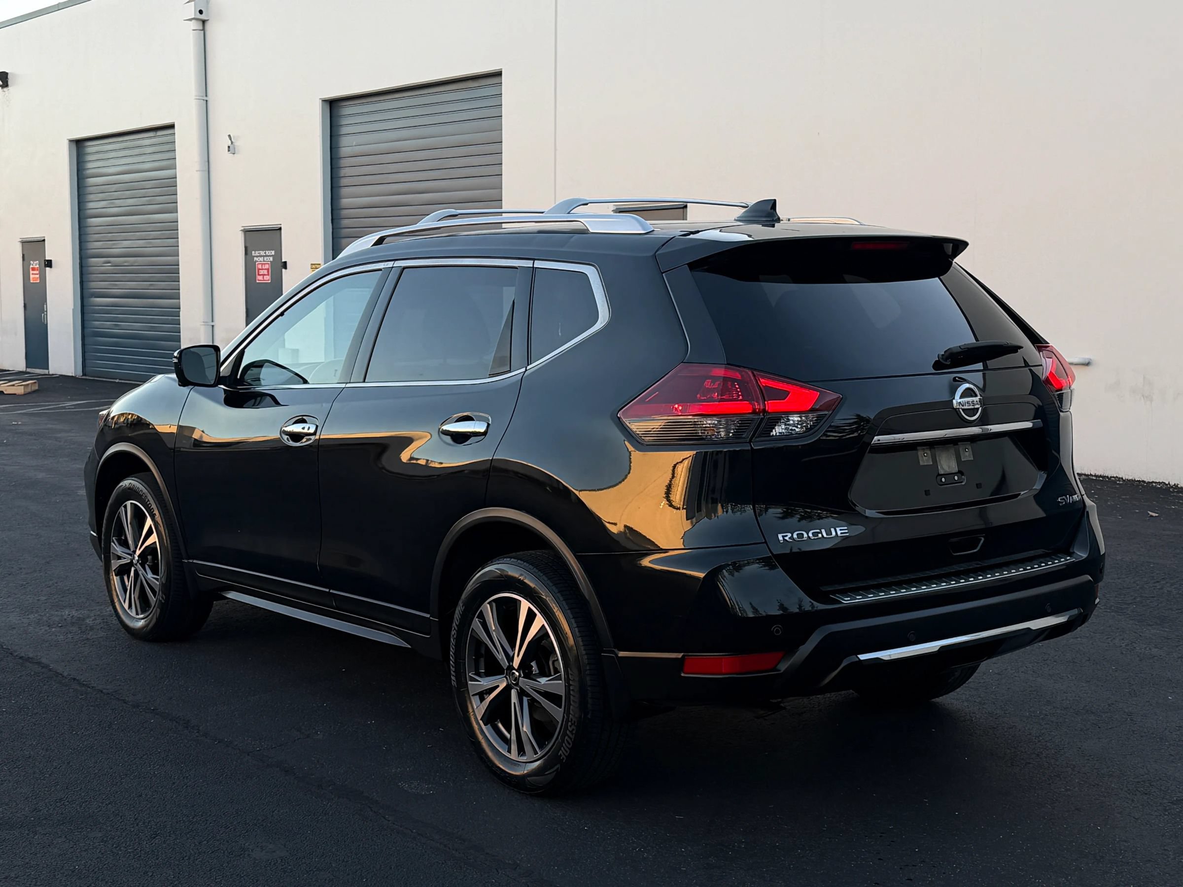 Used 2019 Nissan Rogue SV w/ Premium Package AWD/4WD image 3
