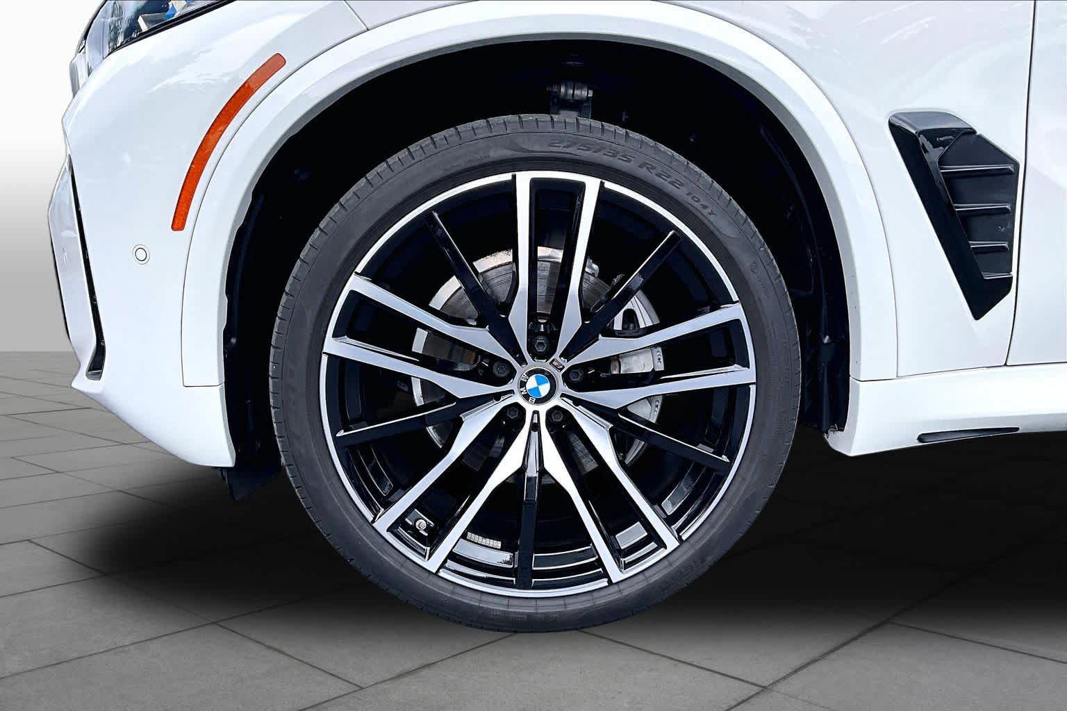 Used 2025 BMW X5 sDrive40i w/ M Sport Package RWD image 11