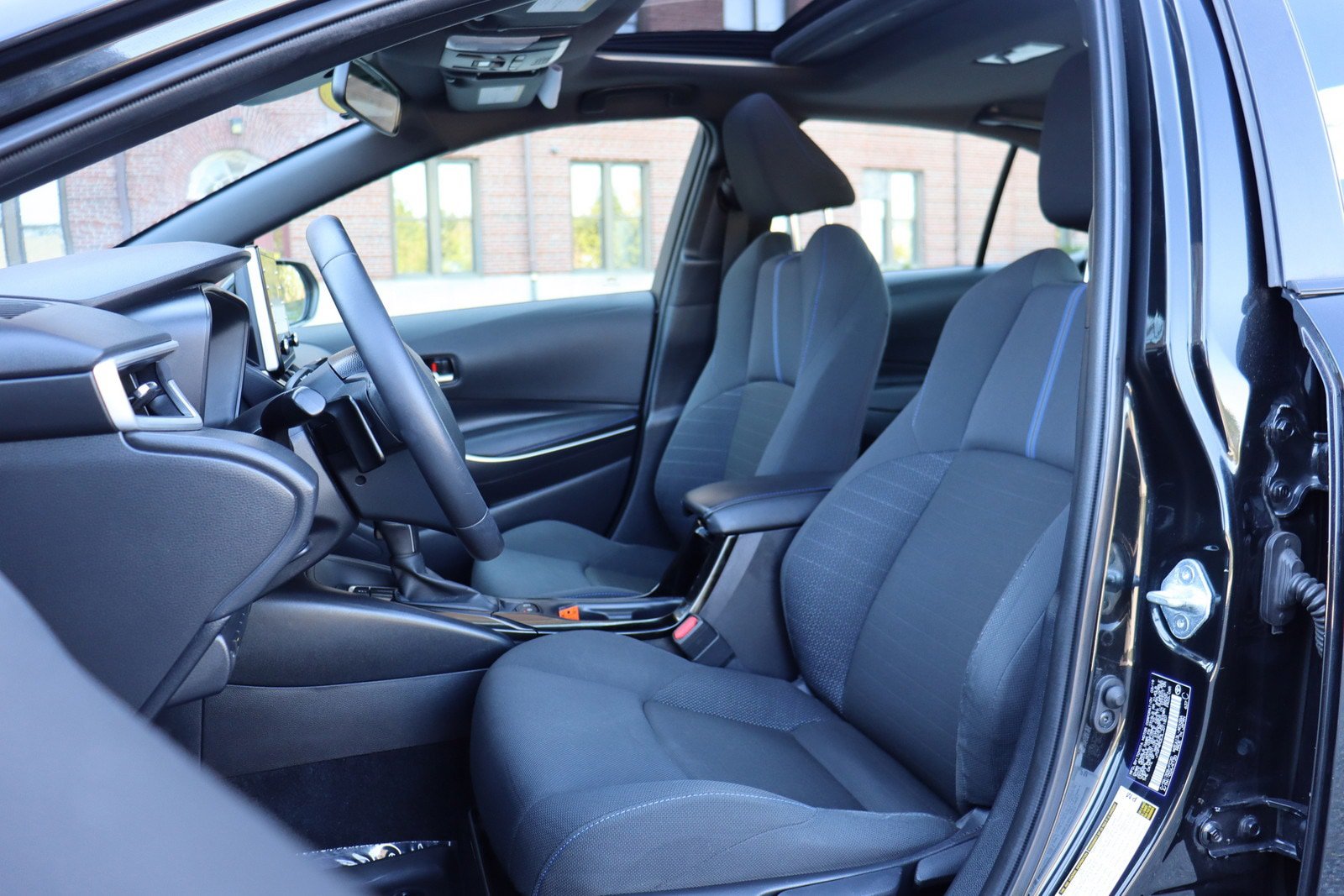 Used 2020 Toyota Corolla SE w/ SE Premium Package FWD image 12