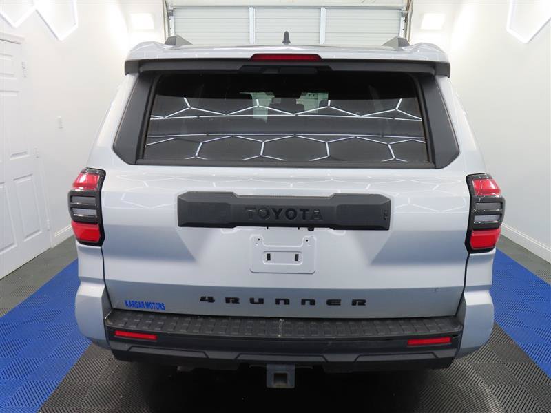 Used 2025 Toyota 4Runner SR5 AWD/4WD image 7
