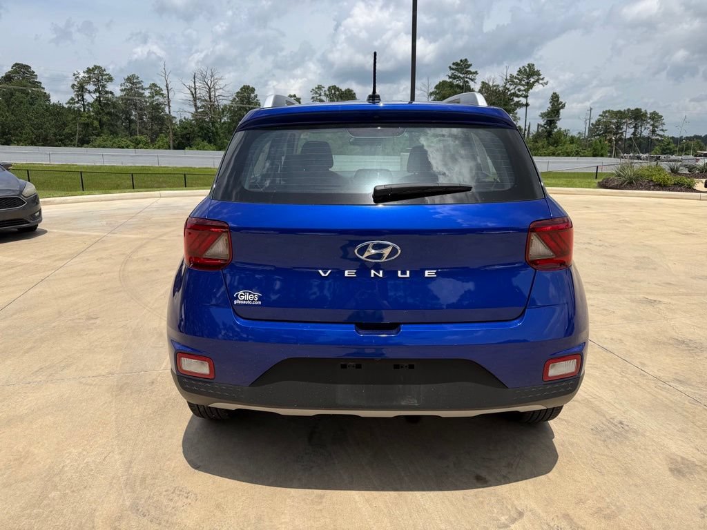 Used 2025 Hyundai Venue SEL FWD image 4