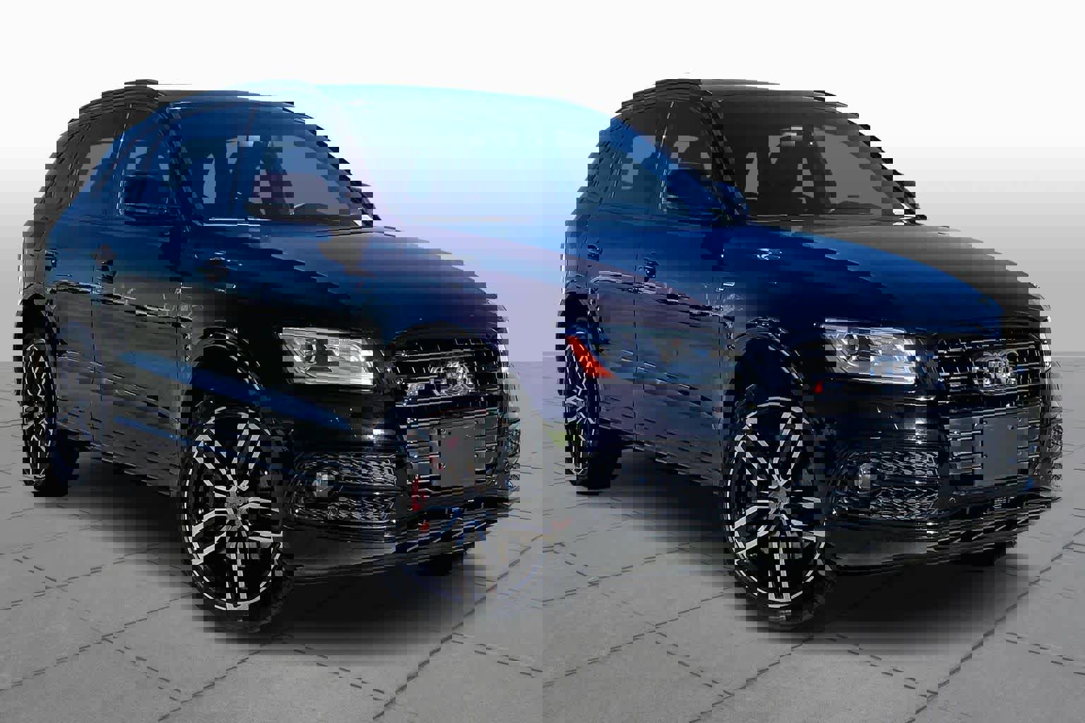 Used 2017 Audi SQ5 Premium Plus w/ Technology Package image 2