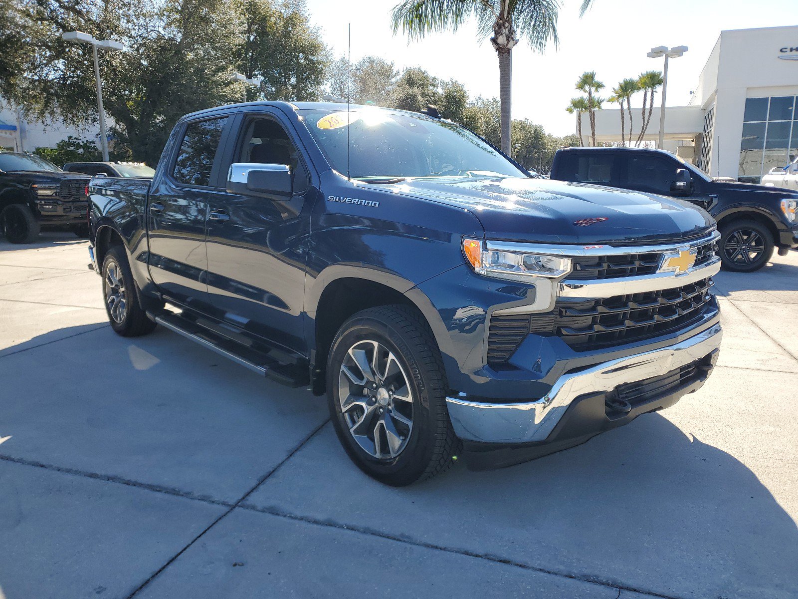 Used 2023 Chevrolet Silverado 1500 LT image 4