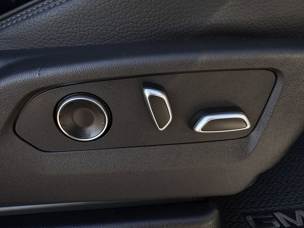 Used 2025 GMC Yukon Denali image 26