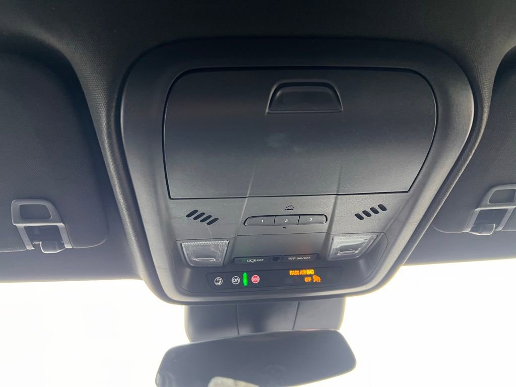 Used 2025 Cadillac XT4 Premium Luxury image 27
