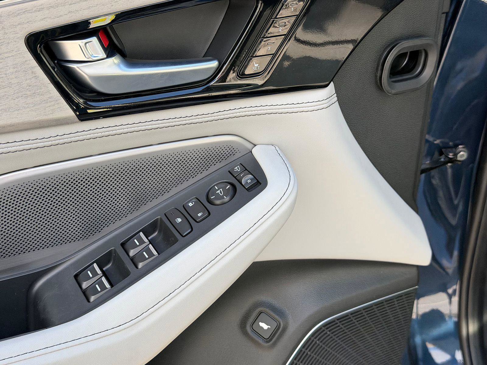 New 2026 Acura MDX SH-AWD w/ Advance Package image 8