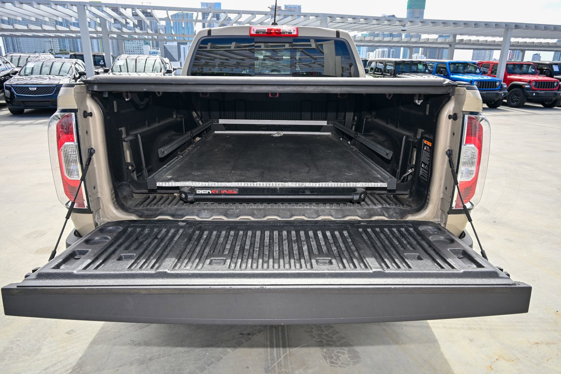 Used 2022 GMC Canyon AT4 image 9