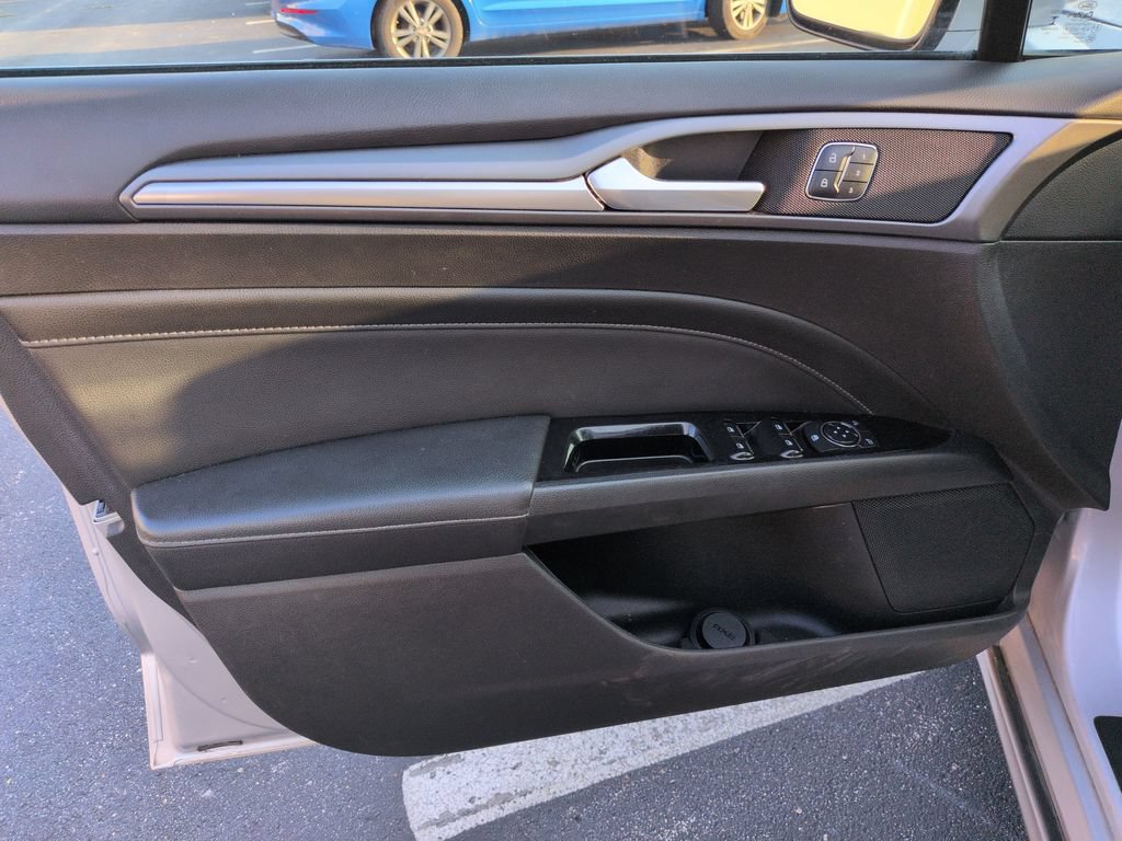 Used 2016 Ford Fusion Titanium FWD image 11