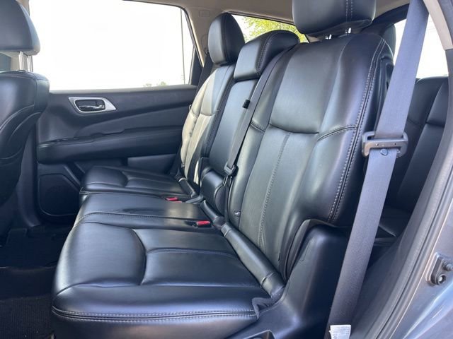 Used 2017 Nissan Pathfinder SL w/ Trailer Tow Package AWD/4WD image 9