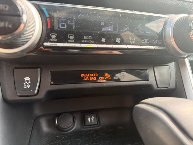 Used 2019 Toyota RAV4 XLE w/ Carpet Mat Package AWD/4WD image 29
