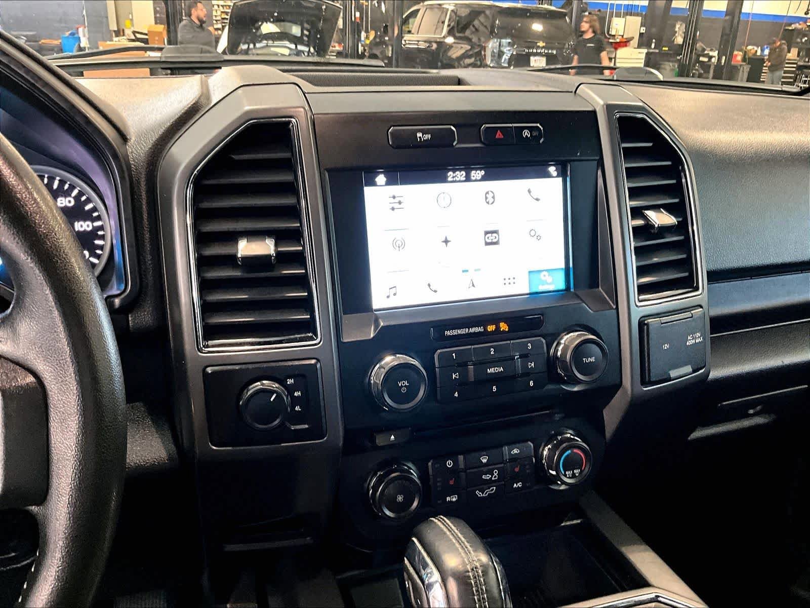 Used 2018 Ford F150 XLT w/ Equipment Group 302A Luxury AWD/4WD image 18