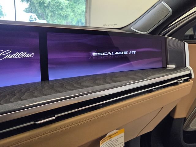 New 2026 Cadillac Escalade IQ Sport 2 w/ LPO, Floor Liner Package AWD/4WD image 28
