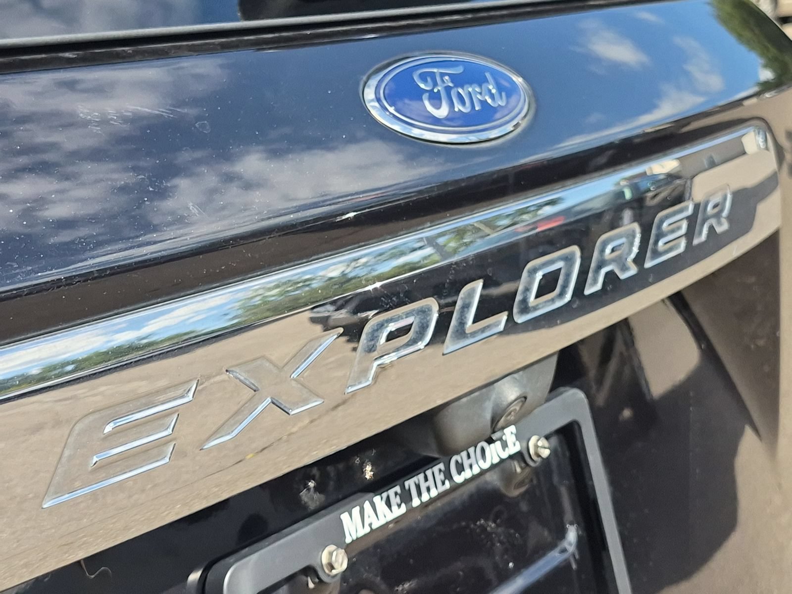 Used 2020 Ford Explorer XLT w/ Equipment Group 202A AWD/4WD image 14