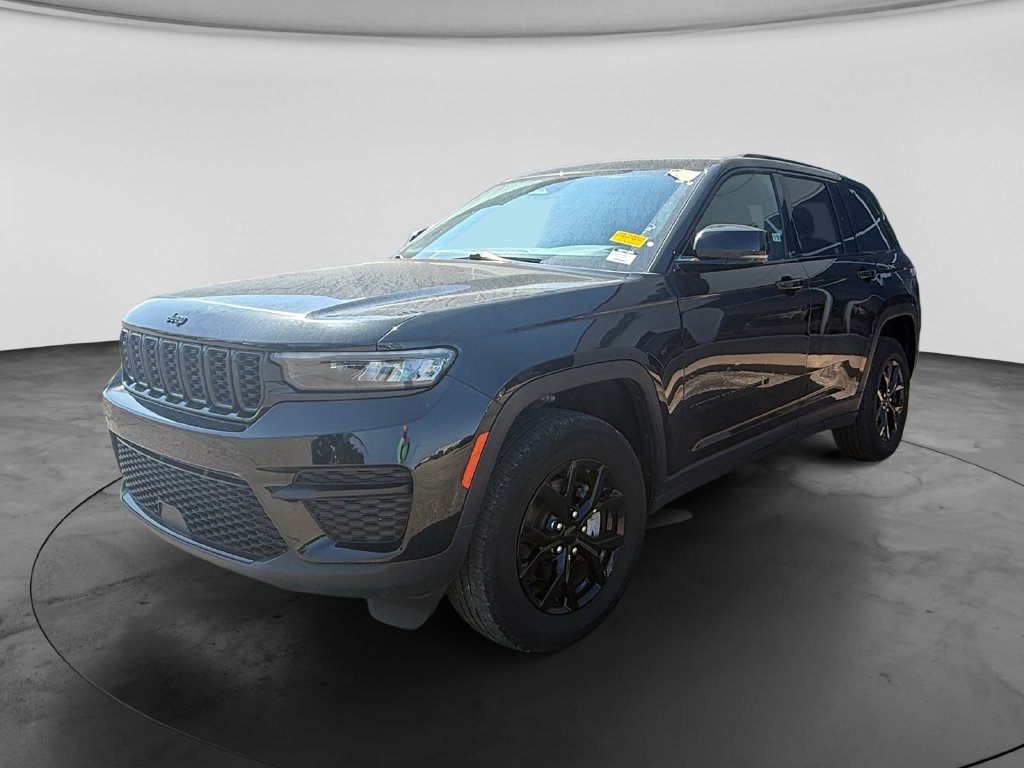 Used 2024 Jeep Grand Cherokee Altitude AWD/4WD image 5